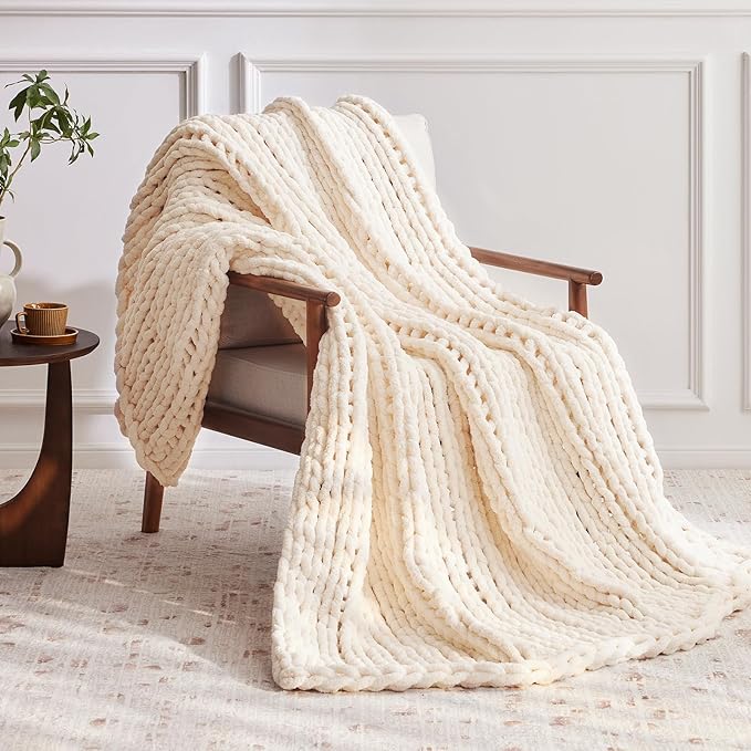 Negwoo Chunky Knit Throw Blanket, 30''*40'' Knitted Throw Chenille Yarn for Bed Couch, Handmade Cream Crochet Big Thick Blanket, Machine Washable Cute Comfy Blanket for Home Decor