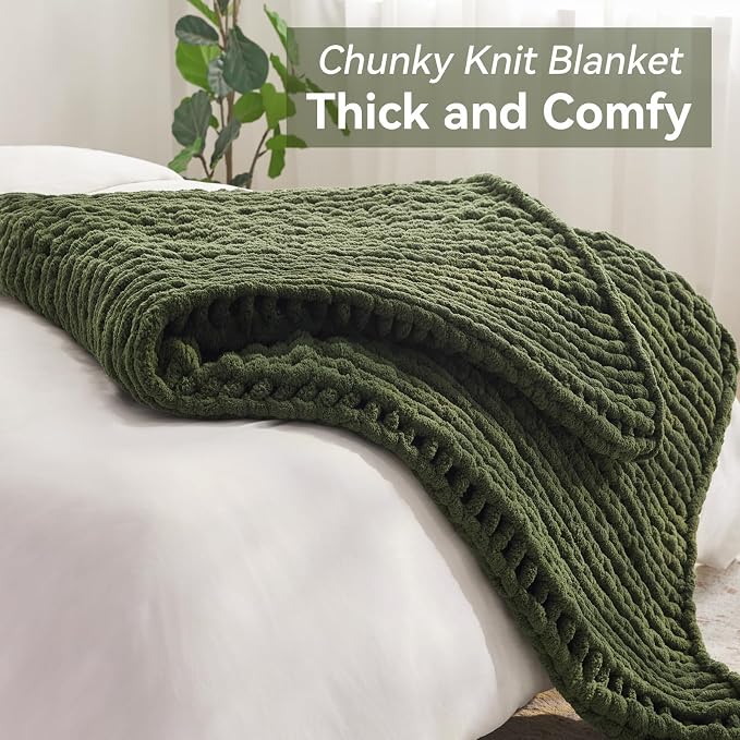 Negwoo Chunky Knit Throw Blanket, 30''*40'' Knitted Throw Chenille Yarn for Bed Couch, Handmade Green Crochet Big Thick Blanket, Machine Washable Cute Comfy Blanket for Home Decor
