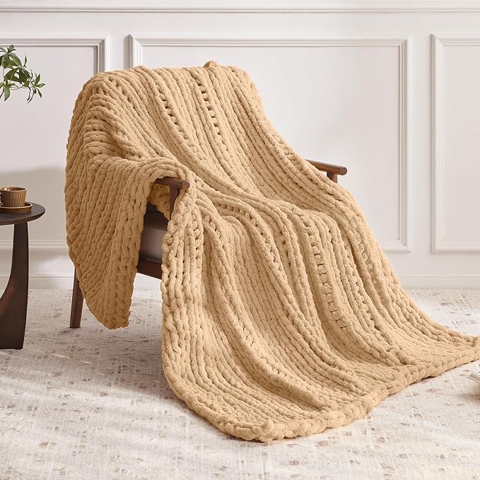 Negwoo Chunky Knit Throw Blanket, 40''*50'' Knitted Throw Chenille Yarn for Bed Couch, Handmade Beige Crochet Big Thick Blanket, Machine Washable Cute Comfy Blanket for Home Decor
