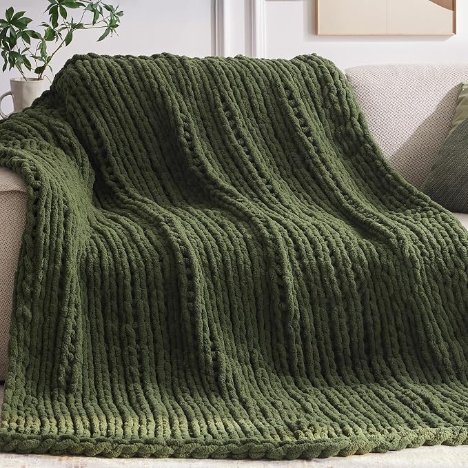 Negwoo Chunky Knit Throw Blanket, 50''*60'' Knitted Throw Yarn for Bed Couch, Handmade Green Crochet Big Thick Blanket, Machine Washable Cute Comfy Blanket for Home Decor
