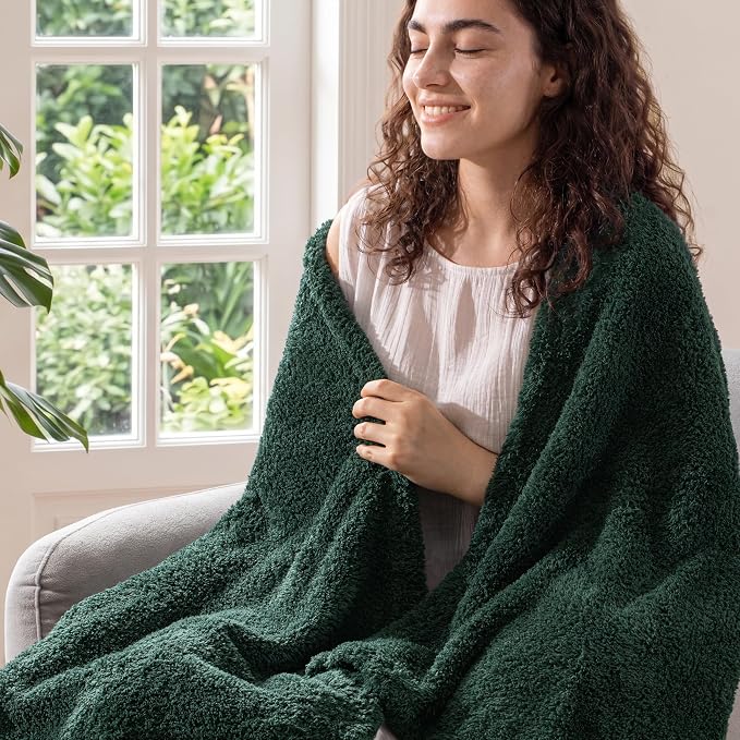 Exclusivo Mezcla Fleece King Size Bed Blanket, Ultra Soft, Lightweight and Fuzzy Forest Green Blanket for Women, Home Decor, 90x104 Inches