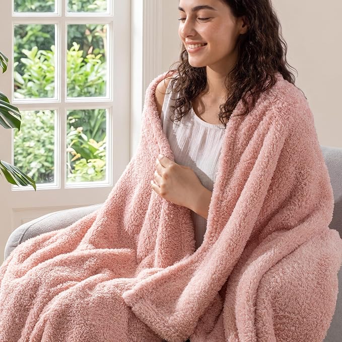 Exclusivo Mezcla Fleece Bed Blankets Queen Size, Ultra Soft, Lightweight and Fuzzy Dusty Pink Blanket for Women, Home Decor, 90x90 Inches